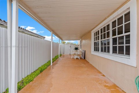 House in Hialeah, Florida 3 bedrooms, 112.04 sq.m. № 2056002 - photo 18