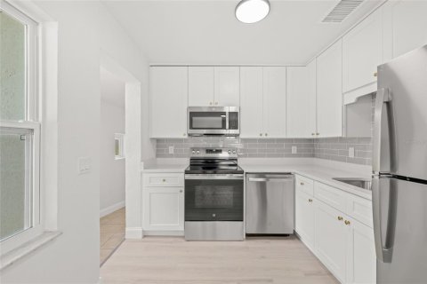 Villa ou maison à vendre à Clearwater, Floride: 2 chambres, 106.84 m2 № 1917832 - photo 11
