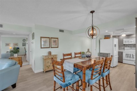 Copropriété à vendre à Holmes Beach, Floride: 2 chambres, 109.53 m2 № 2100573 - photo 11