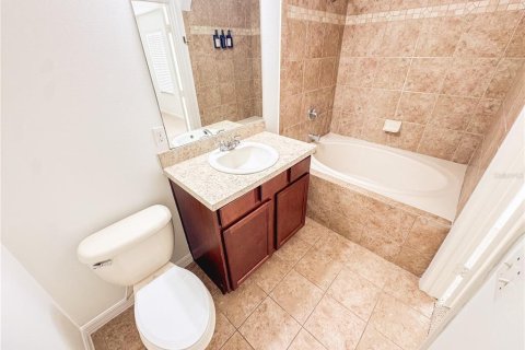 Townhouse in Orlando, Florida 2 bedrooms, 130.25 sq.m. № 2386742 - photo 18