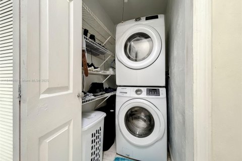 Купить виллу или дом в Майами, Флорида 3 спальни, 158.77м2, № 1961343 - фото 9