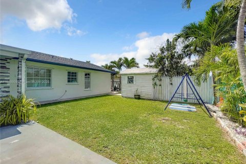 Купить виллу или дом в Майами, Флорида 3 спальни, 158.77м2, № 1961343 - фото 20