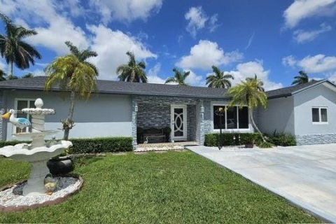 Купить виллу или дом в Майами, Флорида 3 спальни, 158.77м2, № 1961343 - фото 1