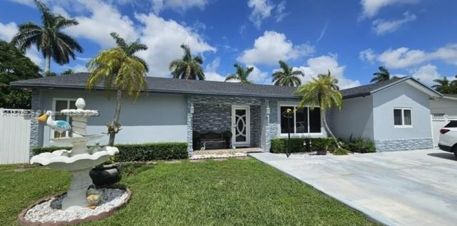 Дом в Майами, Флорида 3 спальни, 158.77м2 № 1961343