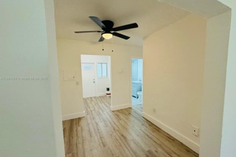 Copropriété à louer à Miami Beach, Floride: 41.25 m2 № 1924676 - photo 4
