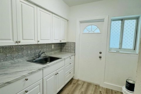 Copropriété à louer à Miami Beach, Floride: 41.25 m2 № 1924676 - photo 5