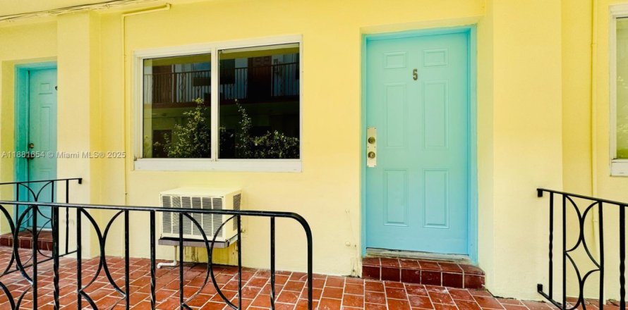 Studio à Condo à Miami Beach, Floride  № 1924676