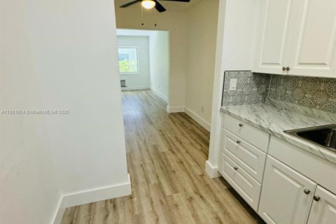 Copropriété à louer à Miami Beach, Floride: 41.25 m2 № 1924676 - photo 7