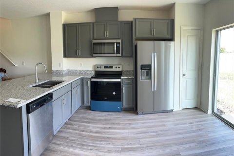 Townhouse in Davenport, Florida 3 bedrooms, 133.31 sq.m. № 2424238 - photo 18