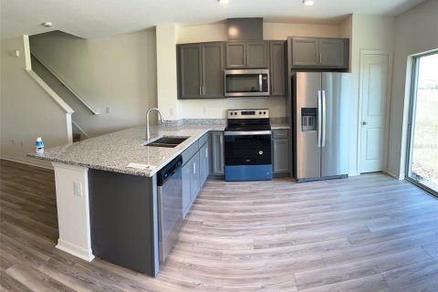 Townhouse in Davenport, Florida 3 bedrooms, 133.31 sq.m. № 2424238 - photo 12