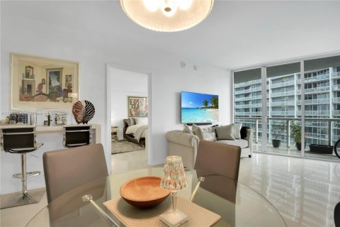 Condo in Miami, Florida, 1 bedroom  № 1947932 - photo 7