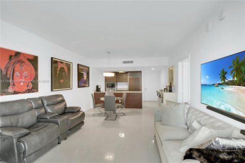 Condo in Miami, Florida, 1 bedroom  № 1947932 - photo 6