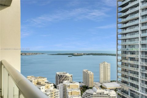 Condo in Miami, Florida, 1 bedroom  № 1947932 - photo 13