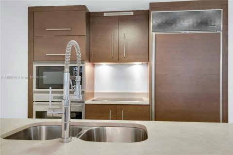 Condo in Miami, Florida, 1 bedroom  № 1947932 - photo 5