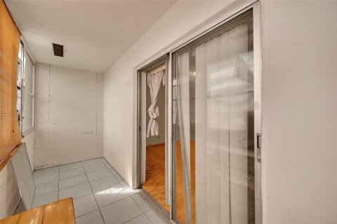 Купить кондоминиум в Санрайз, Флорида 3 комнаты, 55.74м2, № 2193309 - фото 24