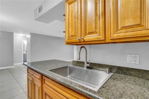 Condominio en alquiler en Brandon, Florida, 2 dormitorios, 85.28 m2 № 1801767 - foto 7