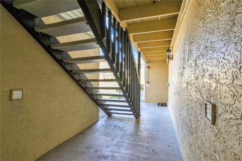 Condominio en alquiler en Brandon, Florida, 2 dormitorios, 85.28 m2 № 1801767 - foto 29