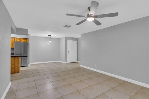 Condominio en alquiler en Brandon, Florida, 2 dormitorios, 85.28 m2 № 1801767 - foto 11