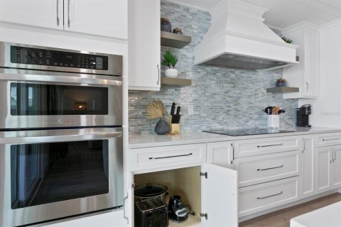 Casa en venta en Bradenton Beach, Florida, 5 dormitorios, 259.75 m2 № 2323040 - foto 29