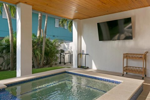 Casa en venta en Bradenton Beach, Florida, 5 dormitorios, 259.75 m2 № 2323040 - foto 6