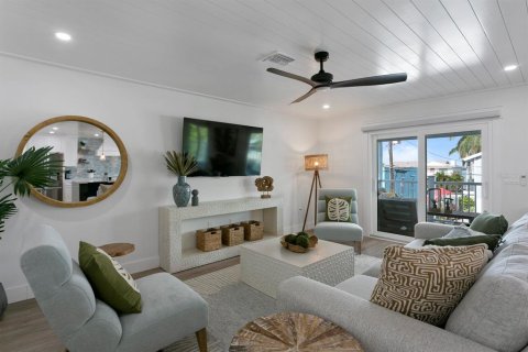 Casa en venta en Bradenton Beach, Florida, 5 dormitorios, 259.75 m2 № 2323040 - foto 10