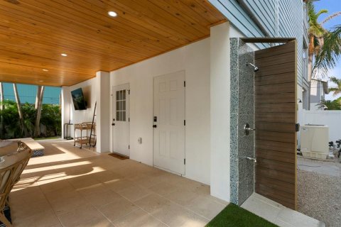 Casa en venta en Bradenton Beach, Florida, 5 dormitorios, 259.75 m2 № 2323040 - foto 7
