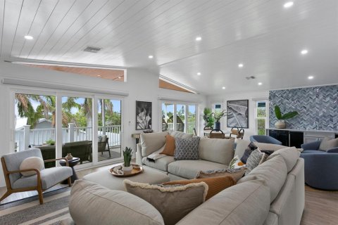 Casa en venta en Bradenton Beach, Florida, 5 dormitorios, 259.75 m2 № 2323040 - foto 9