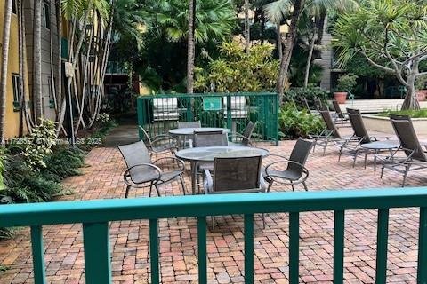 Condominio en venta en South Miami, Florida, 2 dormitorios, 92.34 m2 № 1702968 - foto 17
