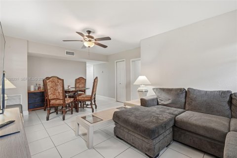 House in St. Lucie, Florida 2 bedrooms, 170.38 sq.m. № 2428167 - photo 10