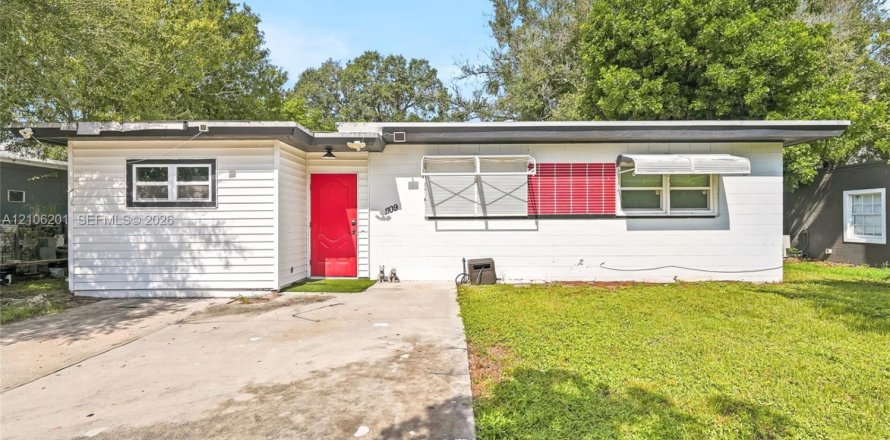 House in St. Lucie, Florida 2 bedrooms, 170.38 sq.m. № 2428167