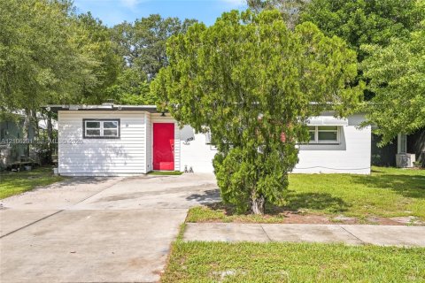 House in St. Lucie, Florida 2 bedrooms, 170.38 sq.m. № 2428167 - photo 6