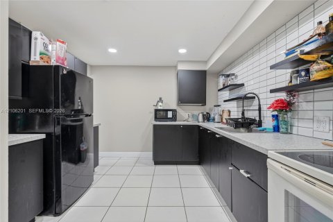 House in St. Lucie, Florida 2 bedrooms, 170.38 sq.m. № 2428167 - photo 17