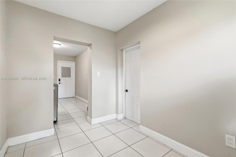 House in St. Lucie, Florida 2 bedrooms, 170.38 sq.m. № 2428167 - photo 21