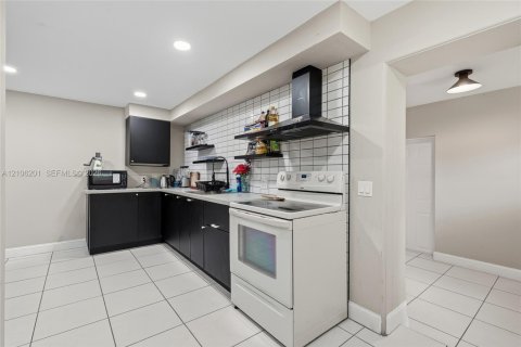 House in St. Lucie, Florida 2 bedrooms, 170.38 sq.m. № 2428167 - photo 19
