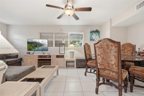 House in St. Lucie, Florida 2 bedrooms, 170.38 sq.m. № 2428167 - photo 8