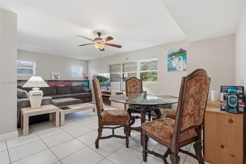 House in St. Lucie, Florida 2 bedrooms, 170.38 sq.m. № 2428167 - photo 13