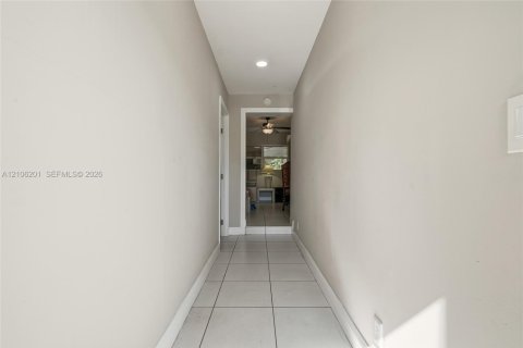 House in St. Lucie, Florida 2 bedrooms, 170.38 sq.m. № 2428167 - photo 7