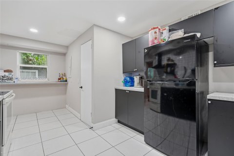 House in St. Lucie, Florida 2 bedrooms, 170.38 sq.m. № 2428167 - photo 15