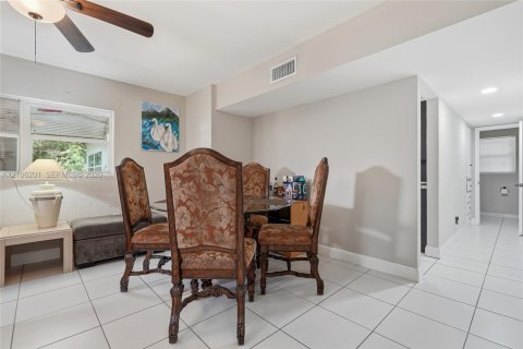 House in St. Lucie, Florida 2 bedrooms, 170.38 sq.m. № 2428167 - photo 12