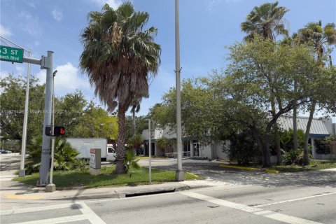 Commercial property in North Miami Beach, Florida № 1964891 - photo 12