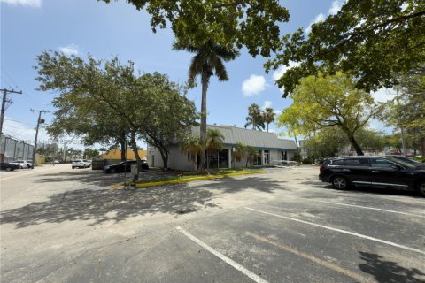 Commercial property in North Miami Beach, Florida № 1964891 - photo 11
