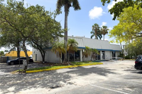 Commercial property in North Miami Beach, Florida № 1964891 - photo 10