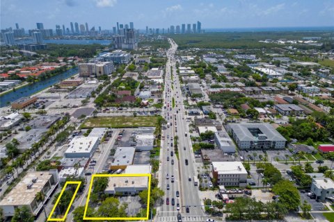 Commercial property in North Miami Beach, Florida № 1964891 - photo 16