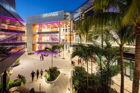 Commercial property in North Miami Beach, Florida № 1964891 - photo 25