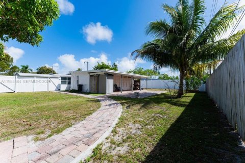 House in Pompano Beach, Florida 2 bedrooms, 100.8 sq.m. № 2044854 - photo 6