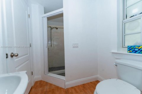 House in Pompano Beach, Florida 2 bedrooms, 100.8 sq.m. № 2044854 - photo 12