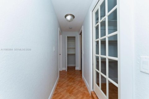 House in Pompano Beach, Florida 2 bedrooms, 100.8 sq.m. № 2044854 - photo 20