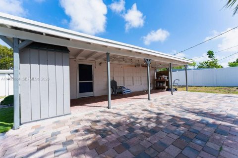 House in Pompano Beach, Florida 2 bedrooms, 100.8 sq.m. № 2044854 - photo 8