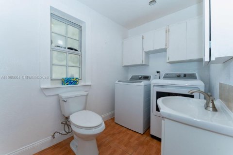 House in Pompano Beach, Florida 2 bedrooms, 100.8 sq.m. № 2044854 - photo 16