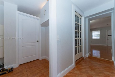 House in Pompano Beach, Florida 2 bedrooms, 100.8 sq.m. № 2044854 - photo 13